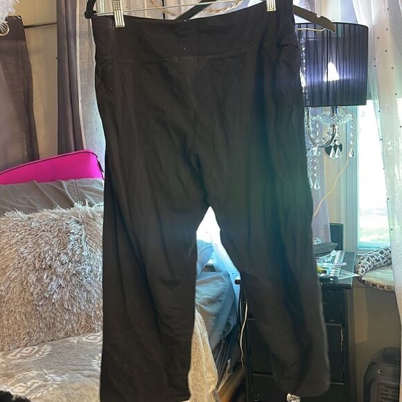 The north face large black capri leggings/pants guc - Picture 3 of 4